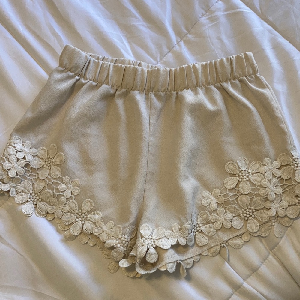 Ivory floral Lace shorts